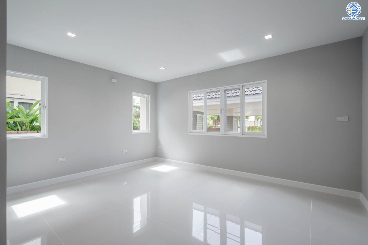 บ้านมือสองตกแต่งใหม่ ม.คาซ่าวิลล์ ราชพฤกษ์-รัตนาธิเบศร์1 แบรนด์ Q.House ต่อเติมครบพร้อมเข้าอยู่ เนื้อที่ 86 ตร.ว. ฟังก์ชันจัดเต็ม 3 ห้องนอน 3 ห้องน้ำ 1 ห้องอเนกประสงค์ 1 ห้องแม่บ้าน จอดรถได้ 2 คัน บนทำเลศักยภาพ ติดถนนราชพฤกษ์ และเพียง 10 นาทีถึงรถไฟฟ้า "สถานีบางรักน้อยท่าอิฐ"